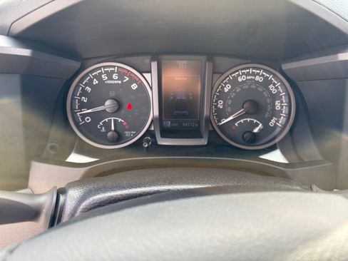 Used 2020 Toyota Tacoma TRD Off-Road AWD/4WD image 24