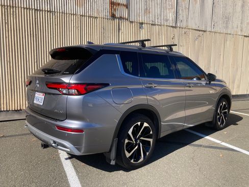 Used 2023 Mitsubishi Outlander SEL image 9