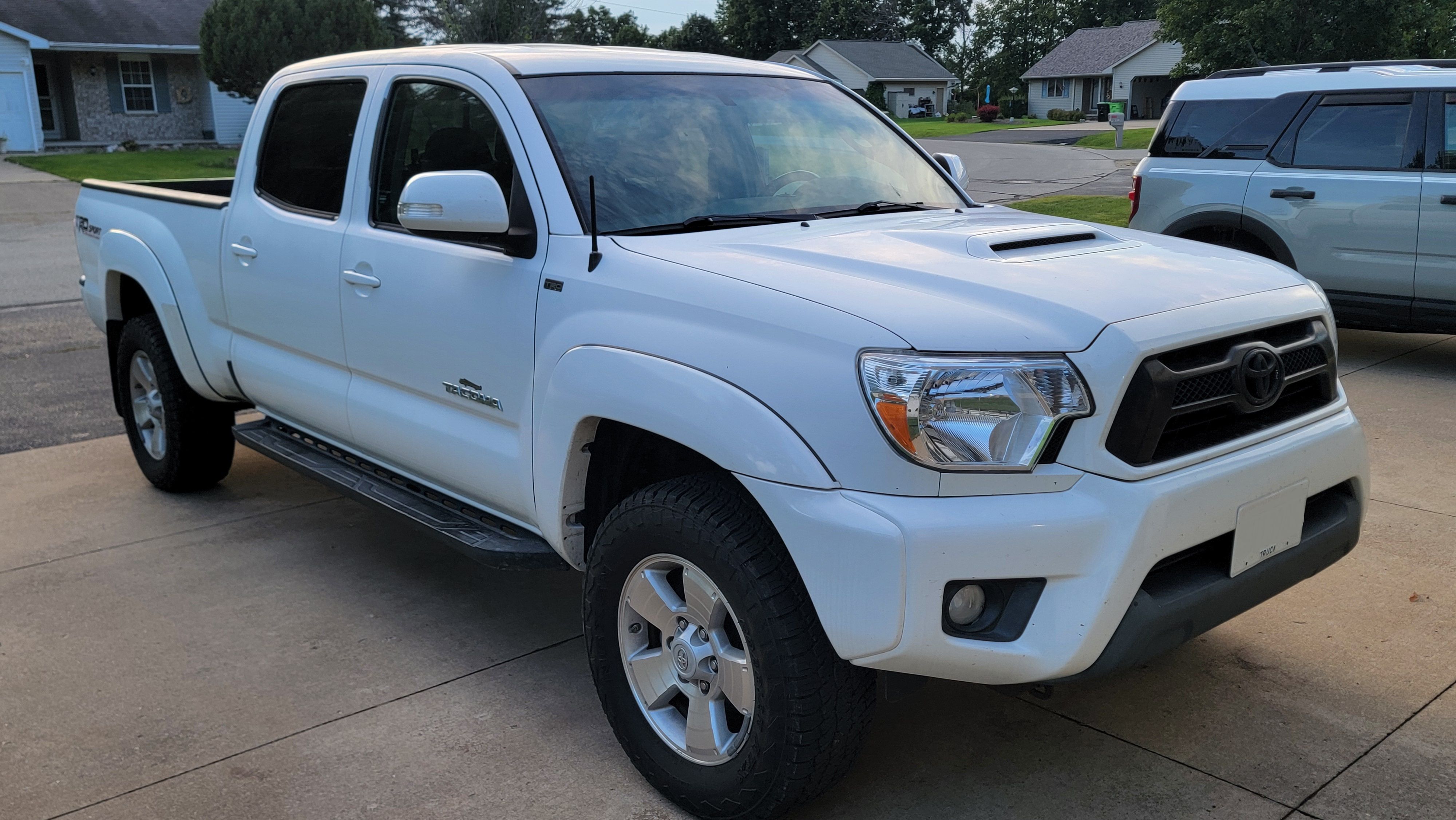 Used 2014 Toyota Tacoma 4x4 Double Cab w/ TRD Sport Package image 2