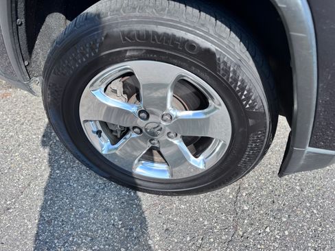 Used 2011 Jeep Grand Cherokee Limited w/ Trailer Tow Group IV image 8