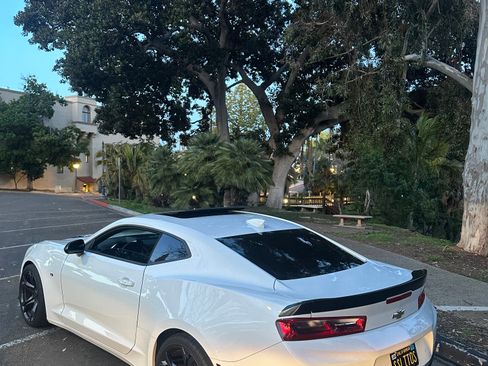 Used 2018 Chevrolet Camaro SS image 9