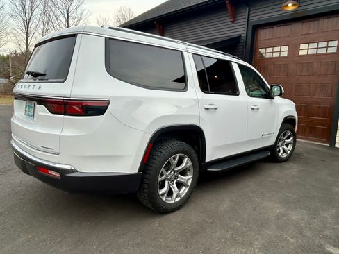 Used 2022 Jeep Wagoneer Series II AWD/4WD image 5