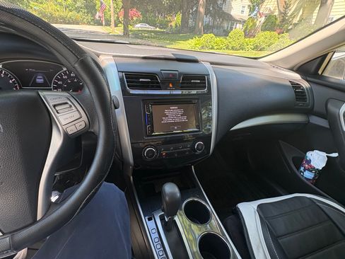Used 2013 Nissan Altima 2.5 S FWD image 6