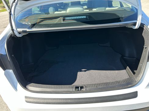 Used 2025 Toyota Corolla LE image 5