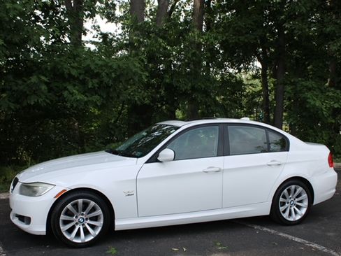 Used 2011 BMW 328i xDrive Sedan AWD/4WD image 2