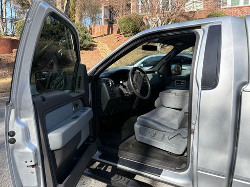 Used 2011 Ford F150 XLT w/ XLT Convenience Pkg image 8