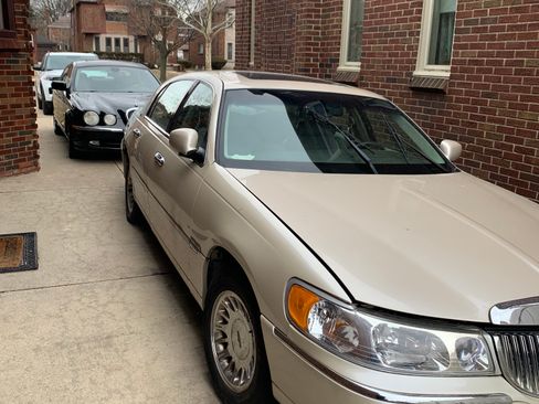 Used 1999 Lincoln Town Car Cartier RWD image 5