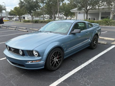 Used 2006 Ford Mustang GT Premium RWD image 1