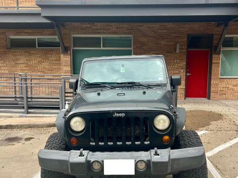 Used 2012 Jeep Wrangler Unlimited Sport image 2