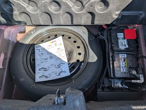 Used 2017 Dodge Challenger SXT image 14