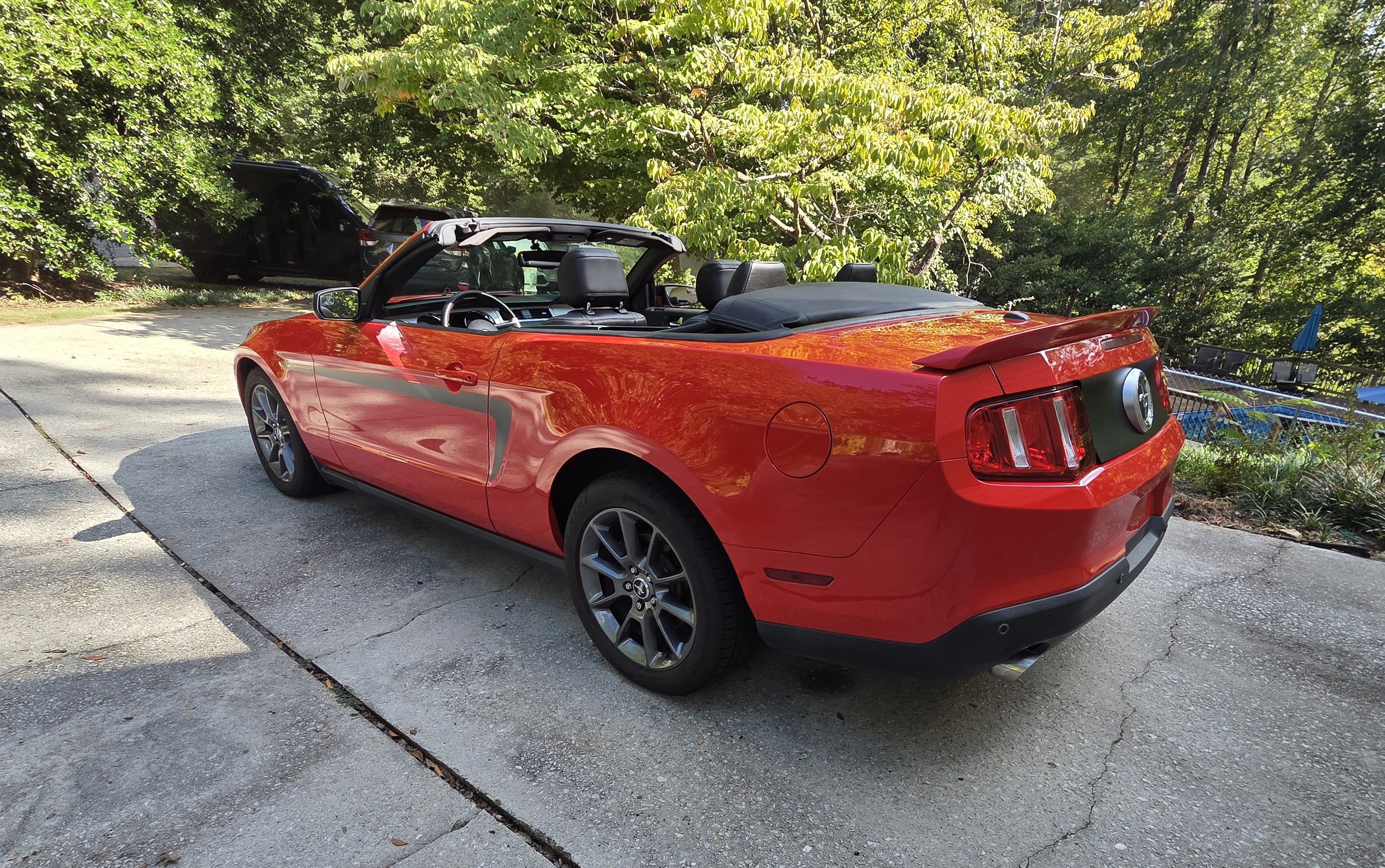 Used 2012 Ford Mustang Premium w/ Electronics Pkg RWD image 5