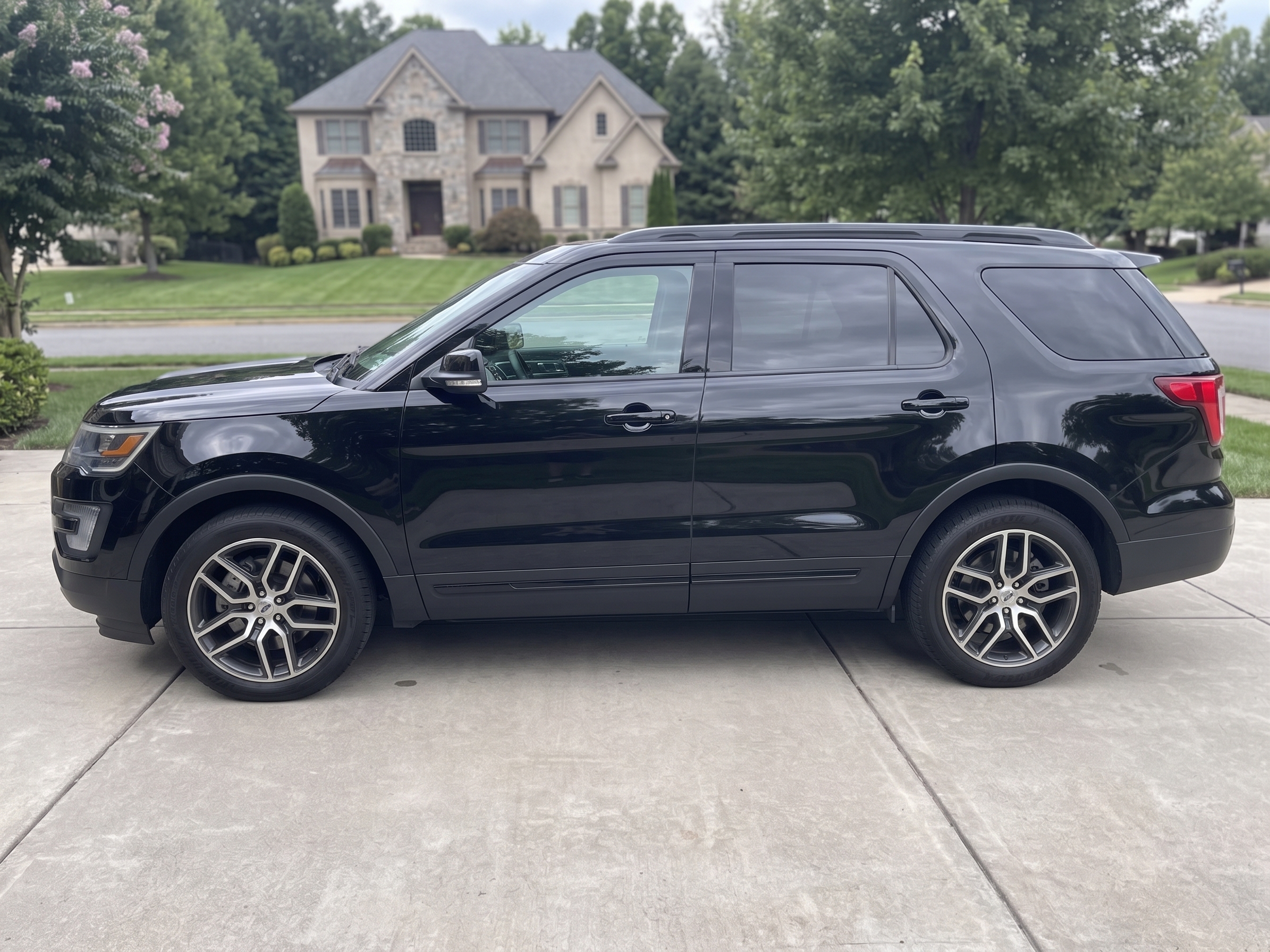 Used 2017 Ford Explorer Sport w/ Equipment Group 401A AWD/4WD image 4