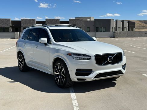 Used 2018 Volvo XC90 T8 Momentum w/ Convenience Package AWD/4WD image 4