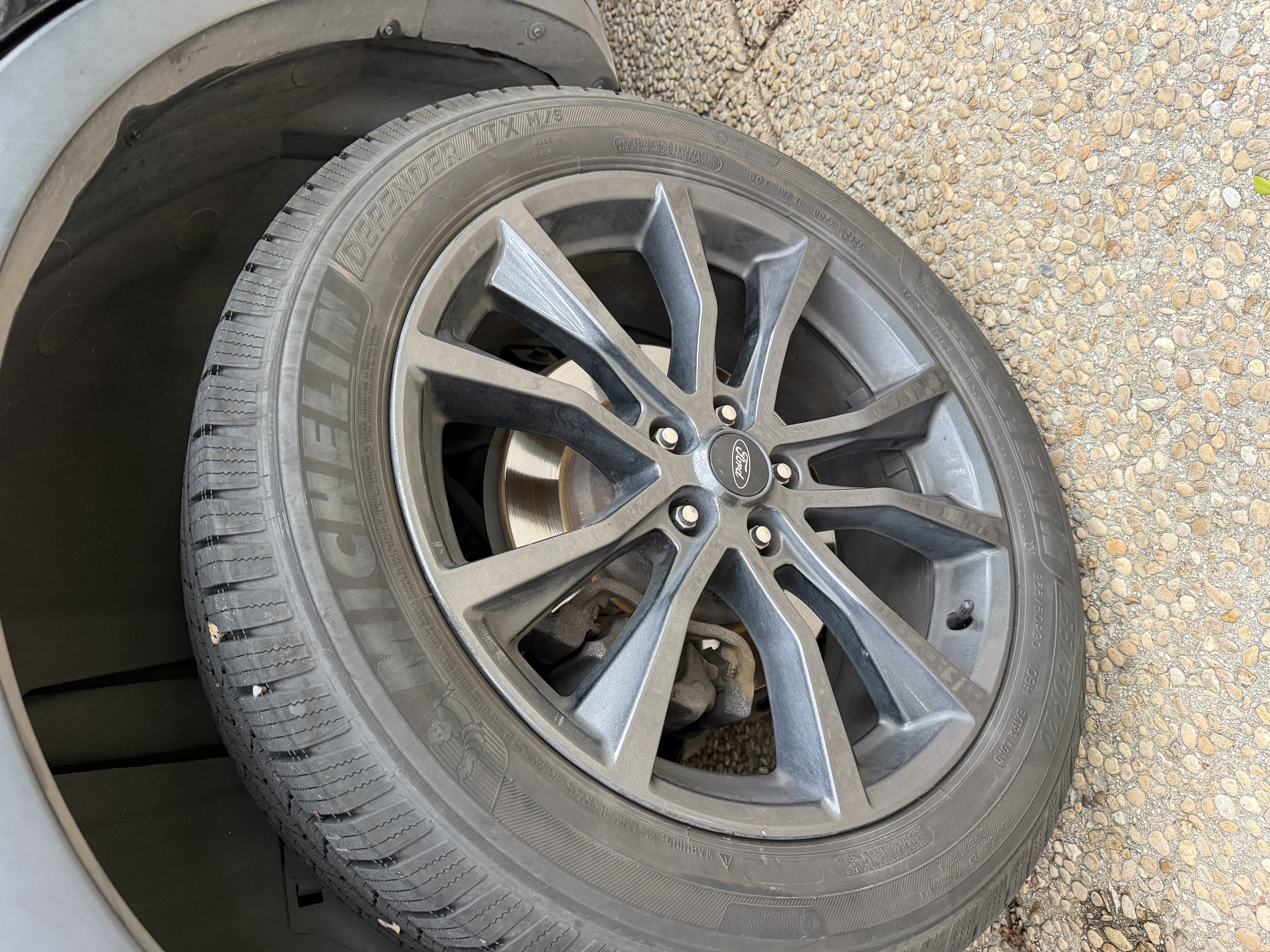 Used 2018 Ford Explorer XLT w/ Equipment Group 202A FWD image 11