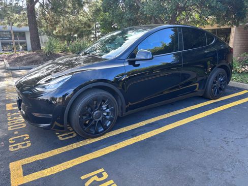 Used 2021 Tesla Model Y Long Range AWD/4WD image 1