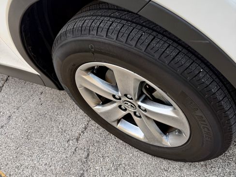 Used 2015 Toyota RAV4 XLE AWD/4WD image 8