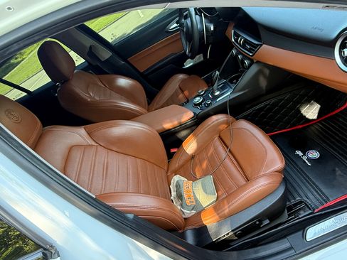 Used 2017 Alfa Romeo Giulia Ti w/ TI 19" Sport Package RWD image 11