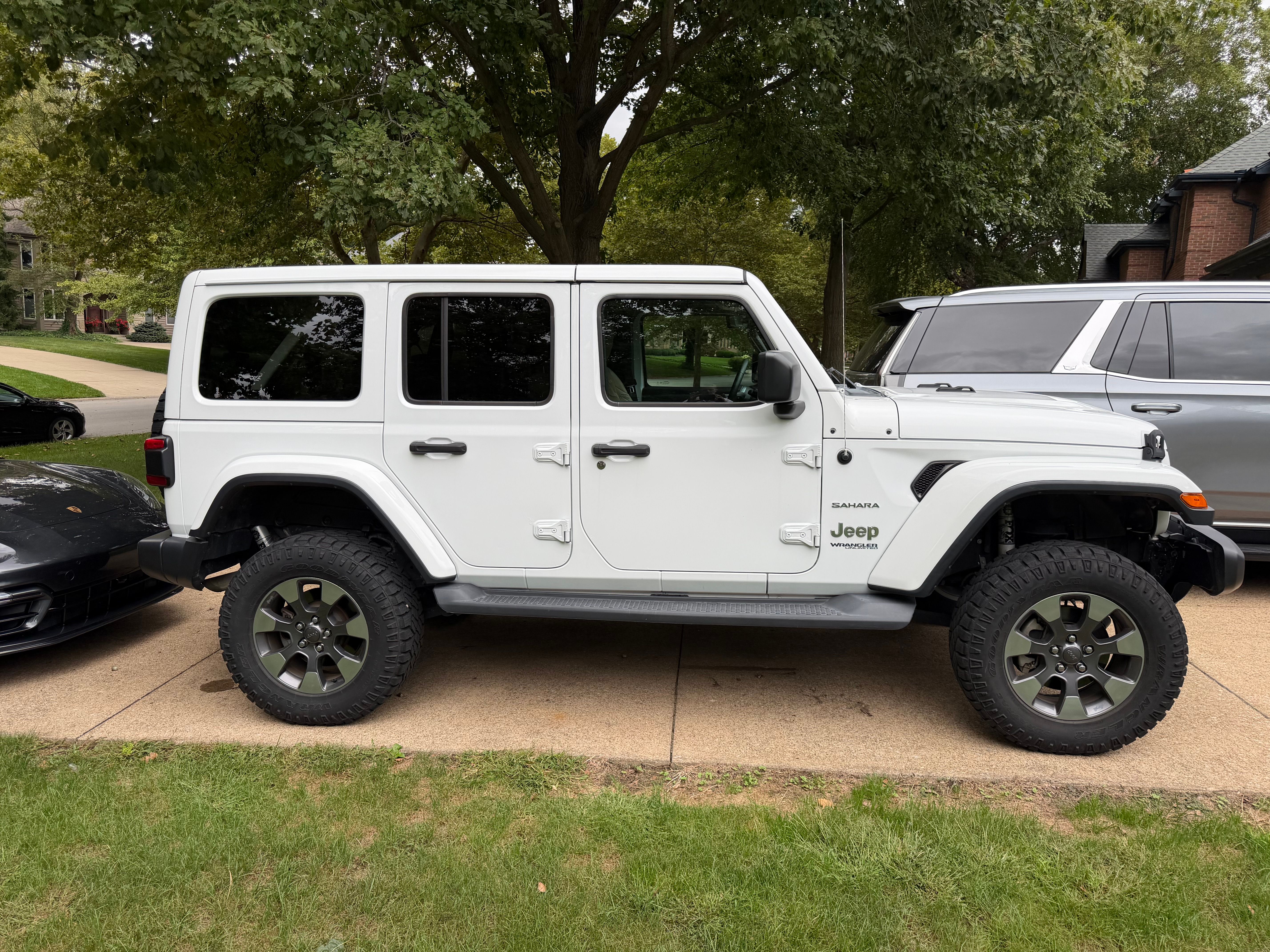 Used 2019 Jeep Wrangler Unlimited Sahara AWD/4WD image 5