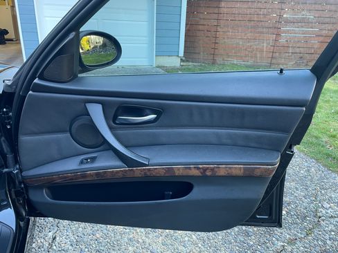 Used 2006 BMW 330i Sedan image 9