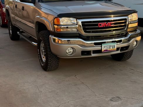Used 2007 GMC Sierra 2500 SLT w/ Heavy-Duty Power Package AWD/4WD image 1