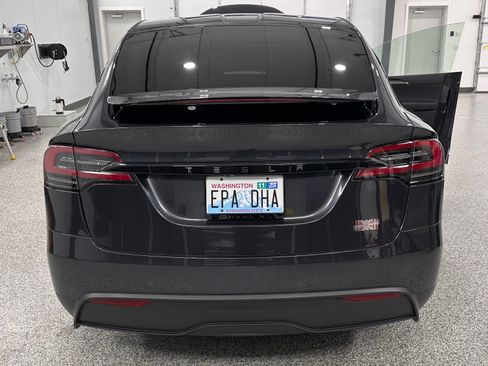Used 2023 Tesla Model X Plaid image 4