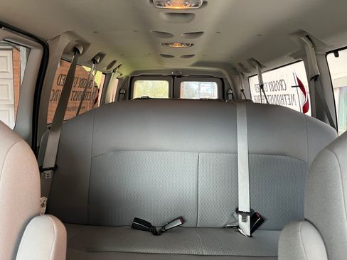 Used 2014 Ford E-350 and Econoline 350 XLT image 4