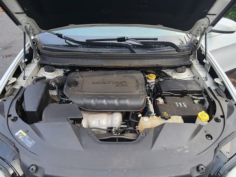 Used 2019 Jeep Cherokee Latitude Plus w/ Comfort/Convenience Group image 5