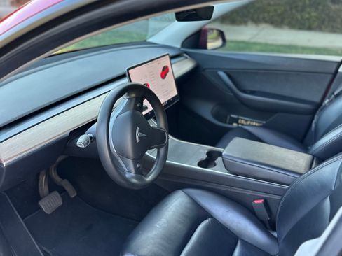 Used 2020 Tesla Model Y Long Range image 8