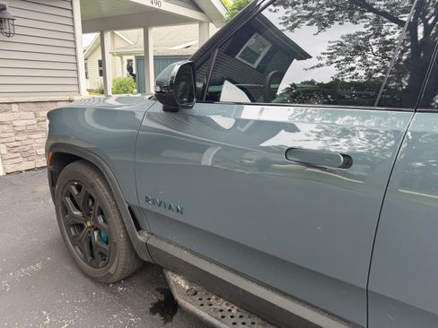 Used 2026 Rivian R1S Premium Quad AWD/4WD image 10
