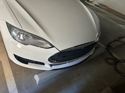 Used 2013 Tesla Model S Performance image 2