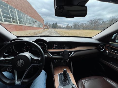 Used 2019 Alfa Romeo Stelvio Ti Lusso w/ Quick Order Package 22X Lusso image 2