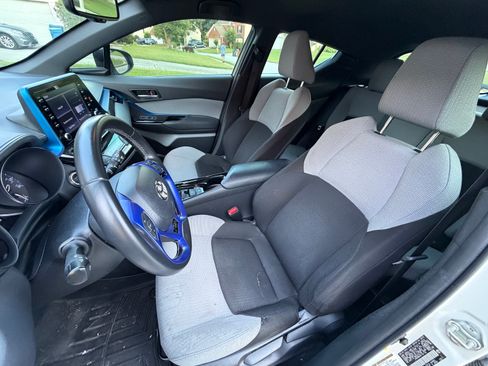 Used 2019 Toyota C-HR XLE FWD image 10