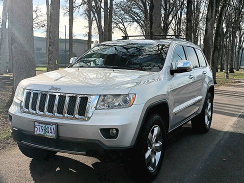 Used 2013 Jeep Grand Cherokee Overland w/ Advance Technology Group image 1