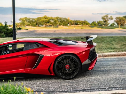 Used 2016 Lamborghini Aventador LP 750-4 Superveloce AWD/4WD image 2