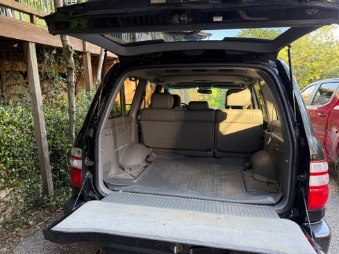 Used 2005 Toyota Land Cruiser Sport Utility 4D image 10