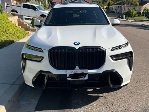 Used 2024 BMW X7 xDrive40i w/ M Sport Package image 2
