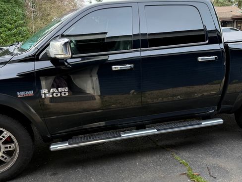 Used 2014 RAM 1500 Laramie w/ Convenience Group image 5