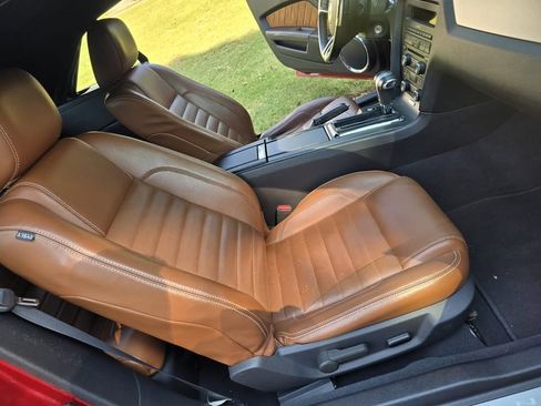 Used 2010 Ford Mustang Convertible image 14