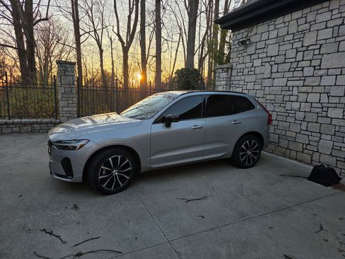 Used 2023 Volvo XC60 B5 Plus w/ Climate Package image 8