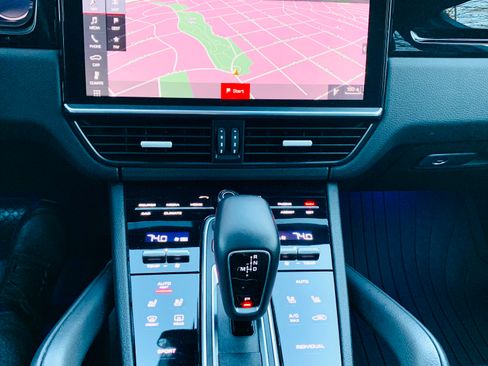 Used 2019 Porsche Cayenne image 19