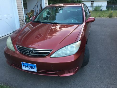 Used 2005 Toyota Camry FWD image 1