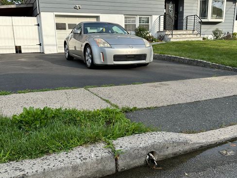 Used 2004 Nissan 350Z Coupe w/ Cargo Convenience Pkg image 4