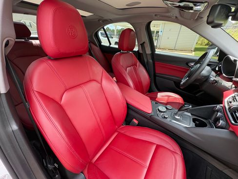 Used 2019 Alfa Romeo Giulia w/ Quick Order Package 22K Sport RWD image 25