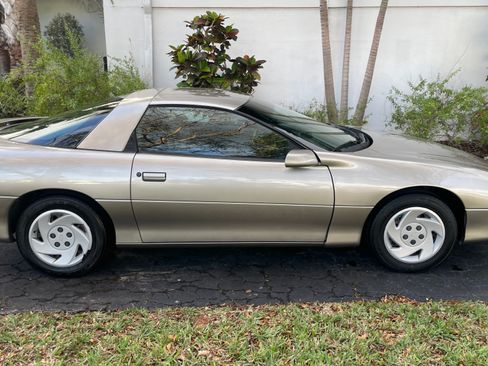 Used 2000 Chevrolet Camaro LT image 8