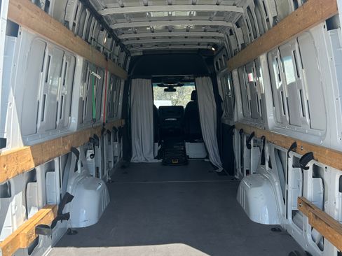 Used 2021 Mercedes-Benz Sprinter 2500 image 6