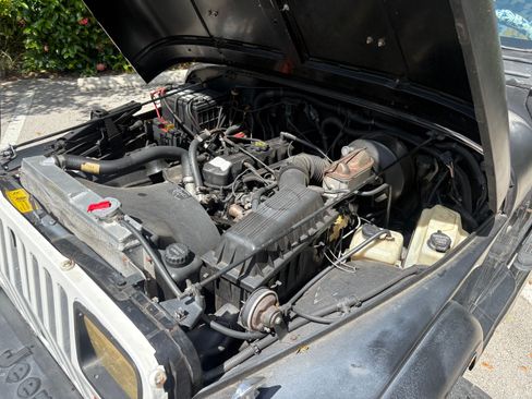 Used 1993 Jeep Wrangler S image 6