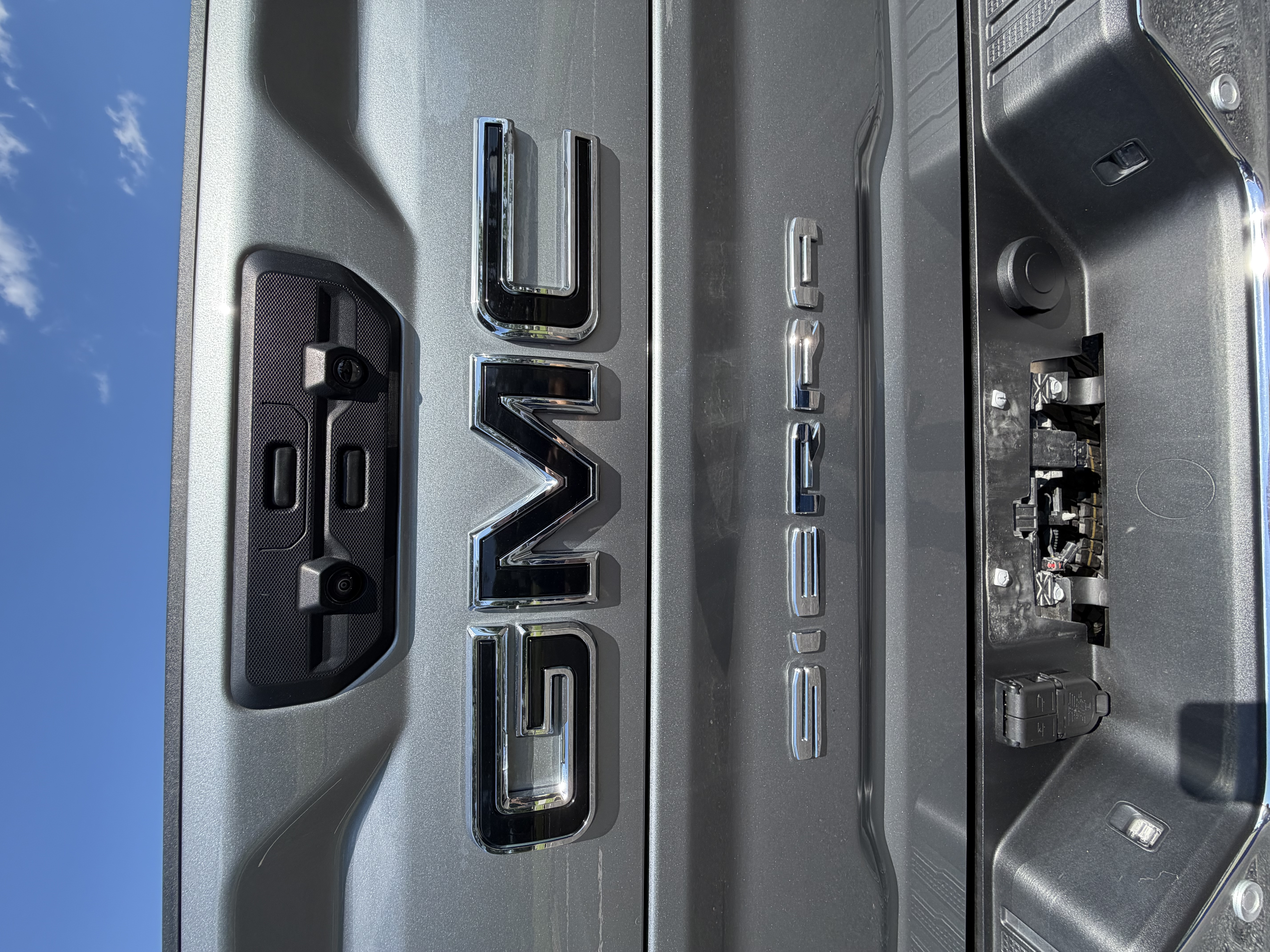 Used 2025 GMC Sierra 2500 SLT w/ SLT Premium Package AWD/4WD image 22