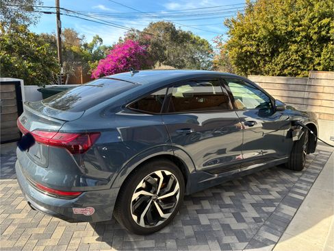 Used 2022 Audi e-tron Premium Plus image 4