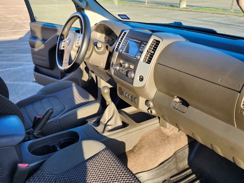 Used 2015 Nissan Frontier SV image 20