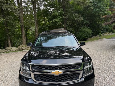 Used 2020 Chevrolet Suburban LT w/ Luxury Package image 1